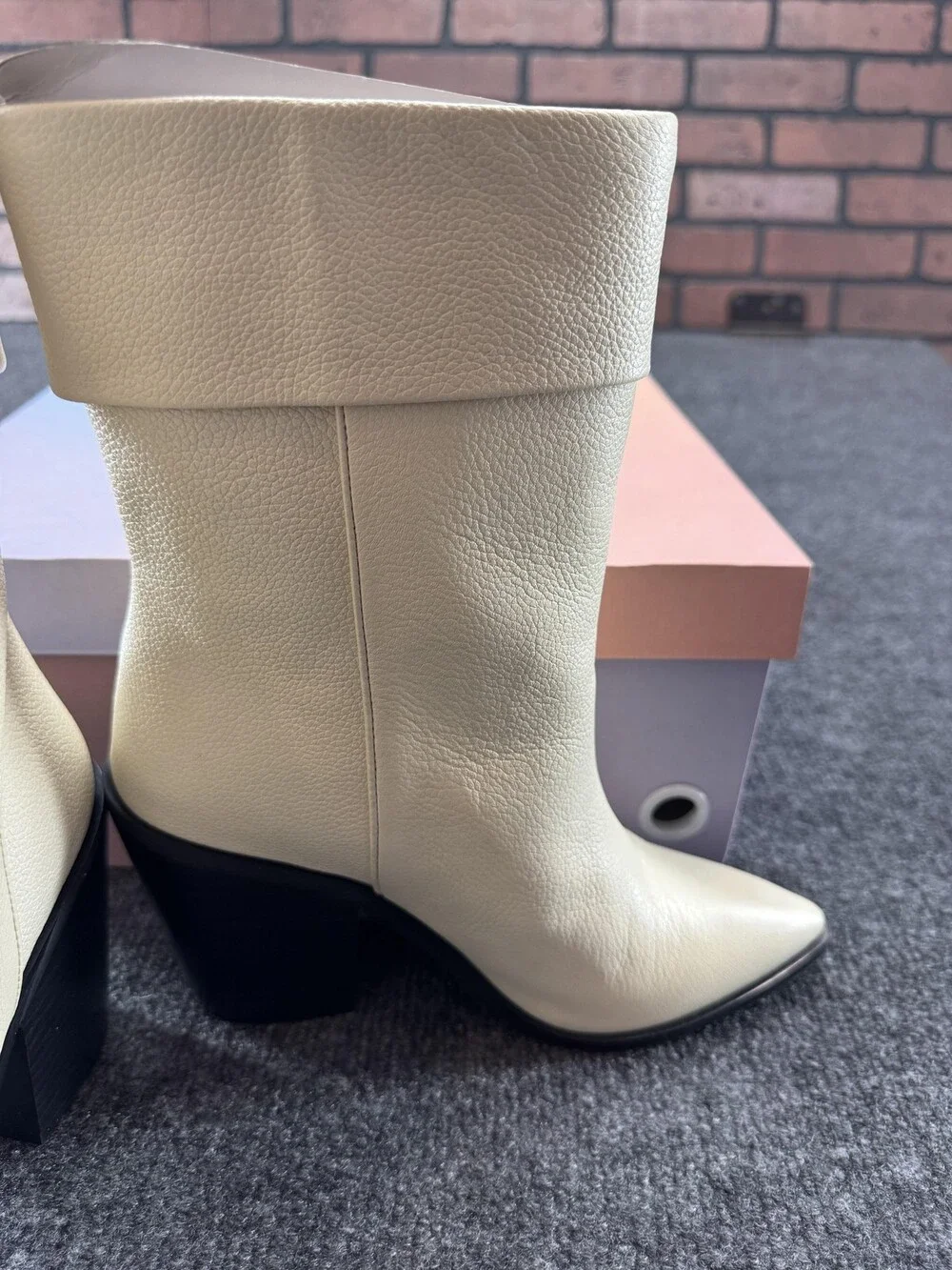 Lisa Vicky MAE-V Boots Womens Size 7 White Western Block Heel Pointed Toe